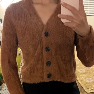 American Eagle v-neck kneet